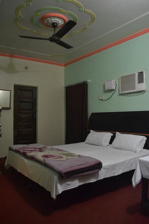 Hotel Sandeep Varanasi Rom bilde